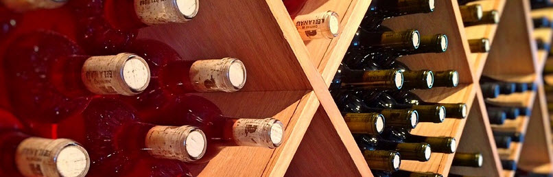 regały na wino drewniane